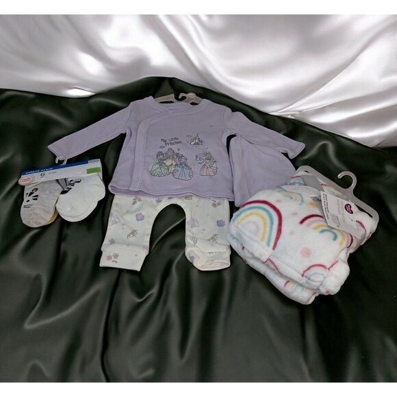Baby Girls 0-3 and 0-6 months NWT Disney 3 Piece Outfit/ Wonder Nation 6 Pack S - Picture 1 of 9
